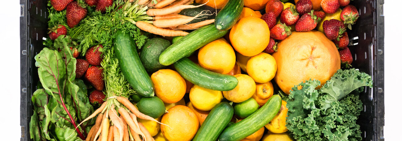 fruit en groenten in een bak