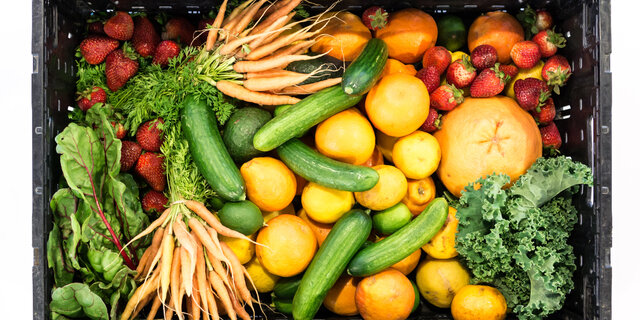 fruit en groenten in een bak